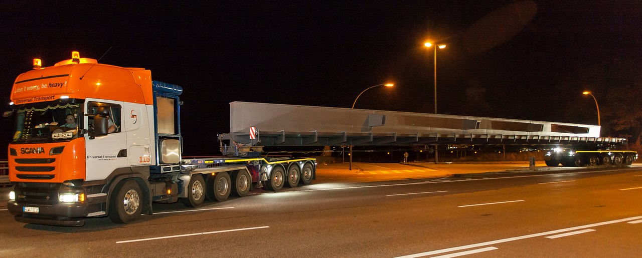 Universal Transport liefert Brückenteile für den Ausbau in